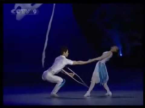 Αυτή χωρίς χέρι, αυτός χωρίς πόδι – χορεύουν χέρι χέρι