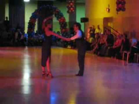 Χορός με ένα μόνο πόδι 1