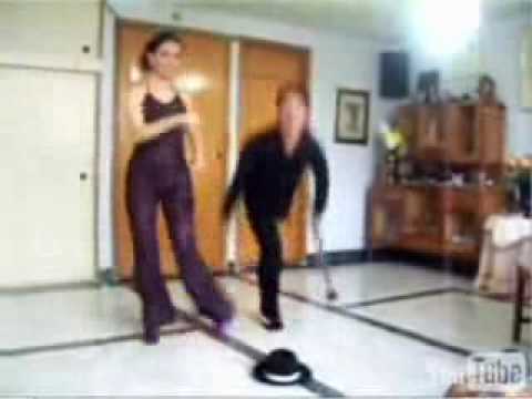 Χορός με ένα μόνο πόδι 2