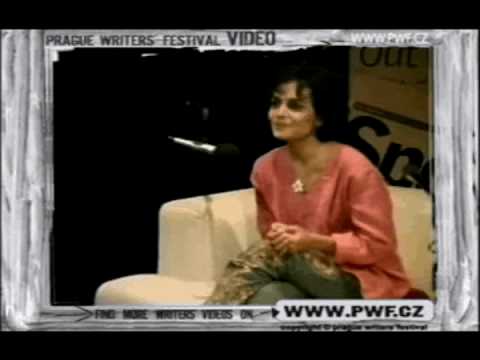 Η Αρουντάτι Ρόι Μιλάει για την Επανάσταση στον Κόσμο