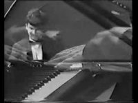 Ο Δημήτρης Σγούρος Παίζει Λιστ (Mephisto Waltz)