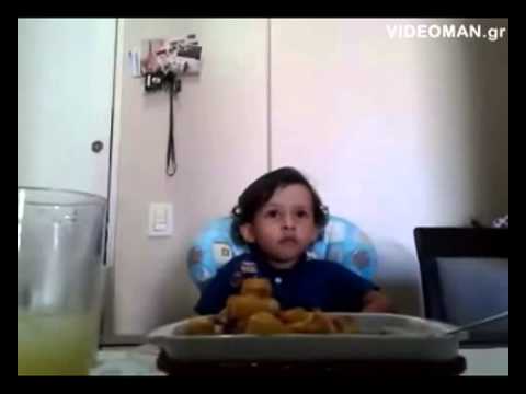 Μικρό παιδί αρνείται να φάει κρέας